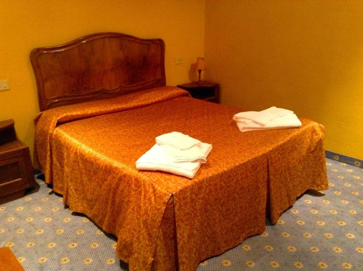 Albergo Ristorante Da Carlino Castelnuovo di Garfagnana Zimmer foto